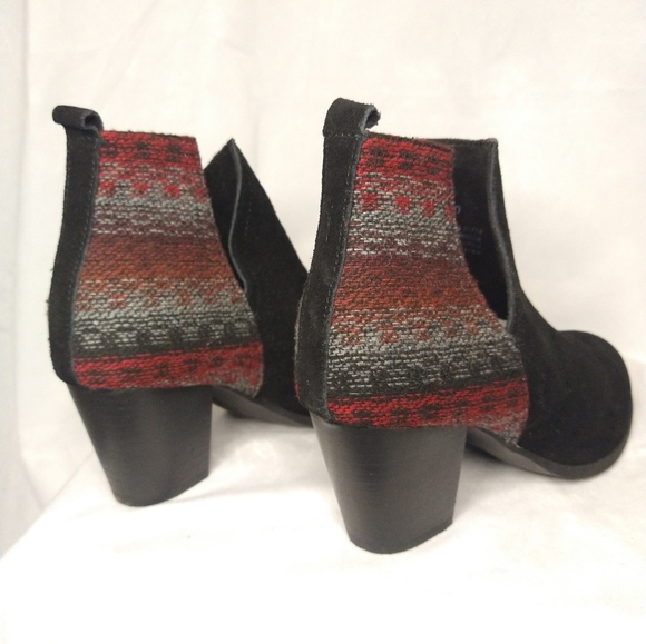 Minnetonka Mari Suede Black And Red Slip-on Ankle Bootie, size 7.5 - Picture 4 of 8